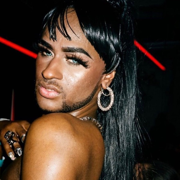 Meet your Posher, Yaniel - Picture 1 of 1